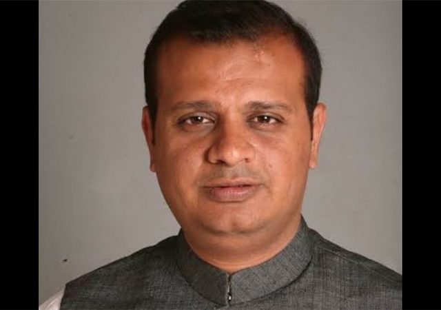 मुलुंडमध्ये मेट्रोचा स्लॅब कोसळून १ ठार, ३ जखमी; मुख्यमंत्र्यांनी दिले चौकशीचे आदेश