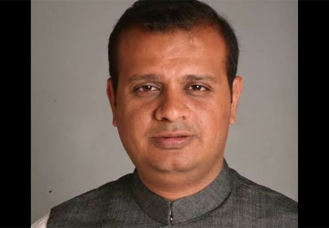मुलुंडमध्ये मेट्रोचा स्लॅब कोसळून १ ठार, ३ जखमी; मुख्यमंत्र्यांनी दिले चौकशीचे आदेश