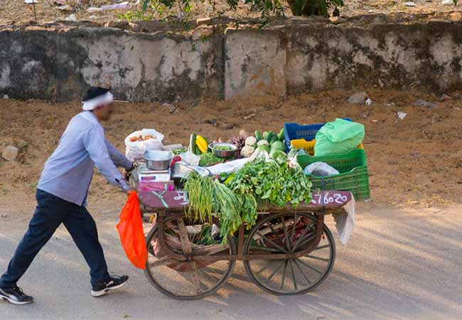 मुंबईतील फेरीवाला माफियाराज कायमचेच उखडून टाका