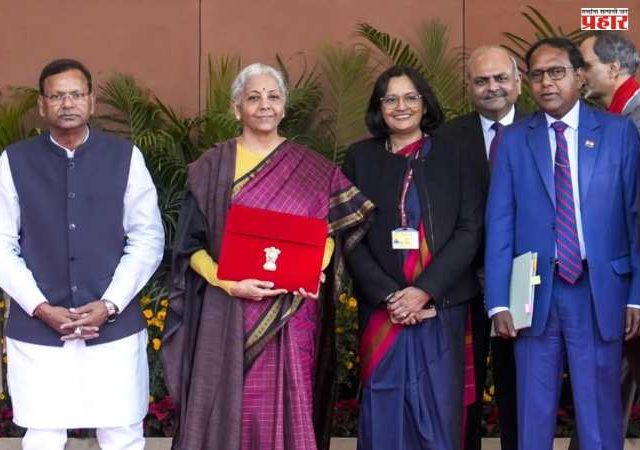 Budget 2026 : बजेटपूर्वी केंद्रीय मंत्रिमंडळाची बैठक सुरु; त्या 'टॅब' मध्ये नक्की दडलंय काय?