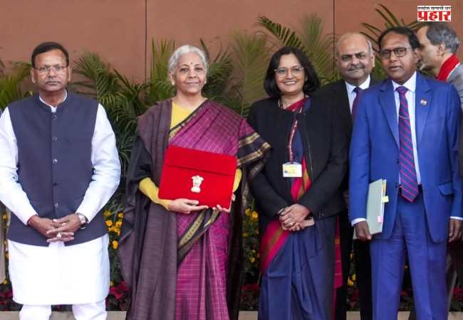 Budget 2026 : बजेटपूर्वी केंद्रीय मंत्रिमंडळाची बैठक सुरु; त्या ‘टॅब’ मध्ये नक्की दडलंय काय?