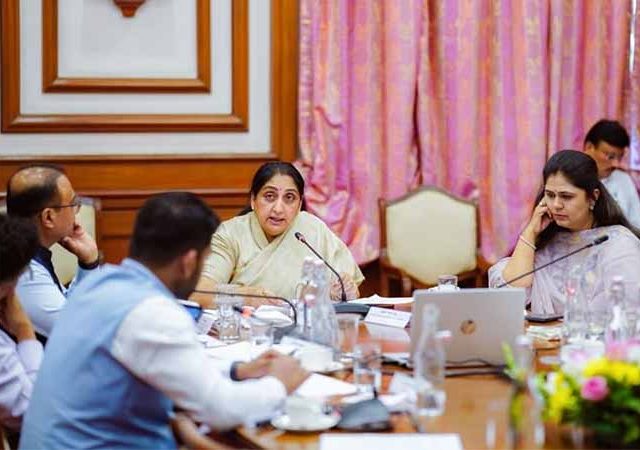 स्थलांतरीत उसतोड कामगारांच्या मुलांसाठी ११ शासकीय वसतिगृहांच्या बांधकामासाठी १५९ कोटींचा निधी