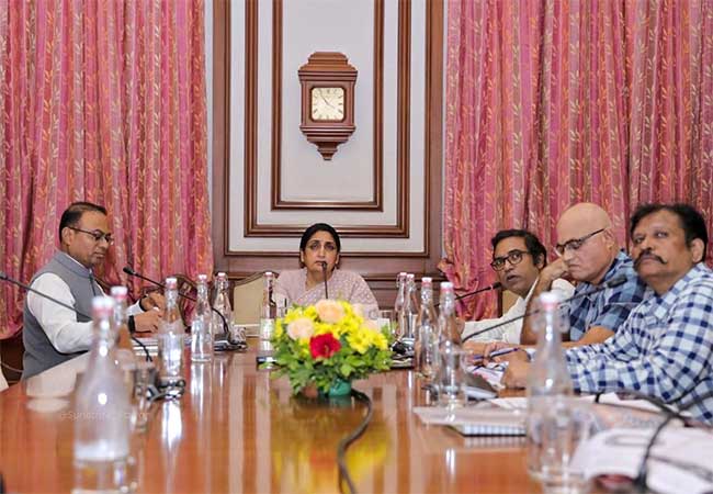 ‘अल्पसंख्याक समाजाच्या सर्वांगिण विकासासाठी ठोस पावले उचला’
