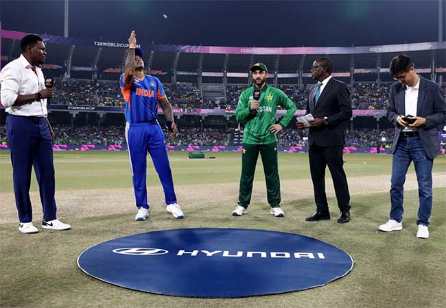 India vs Pakistan : पाकिस्तानचा गोलंदाजीचा निर्णय