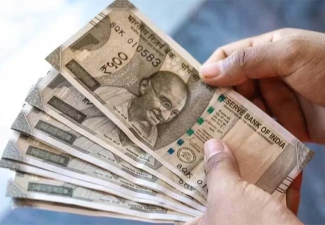 salary : आयकर कायद्यामुळे पगारात घट, तर पीएफ निधीत वाढ, एक एप्रिलपासून पगार, ओव्हरटाईम आणि कामाच्या नियमात बदल