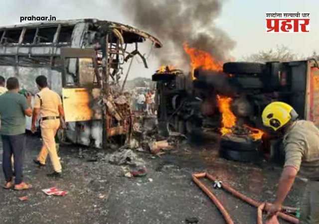 Andhra Pradesh Accident : आंध्र प्रदेशात खासगी ट्रॅव्हलची डंपरला जोरदार धडक; १३ जणांचा होरपळून मृत्यू