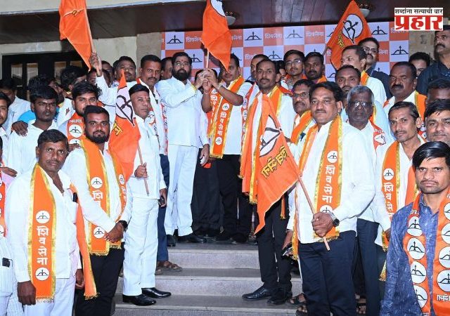 नांदेड जिल्ह्यातील देगलूर तालुक्यातील काँग्रेस पदाधिकाऱ्यांचा शिवसेनेत पक्षप्रवेश