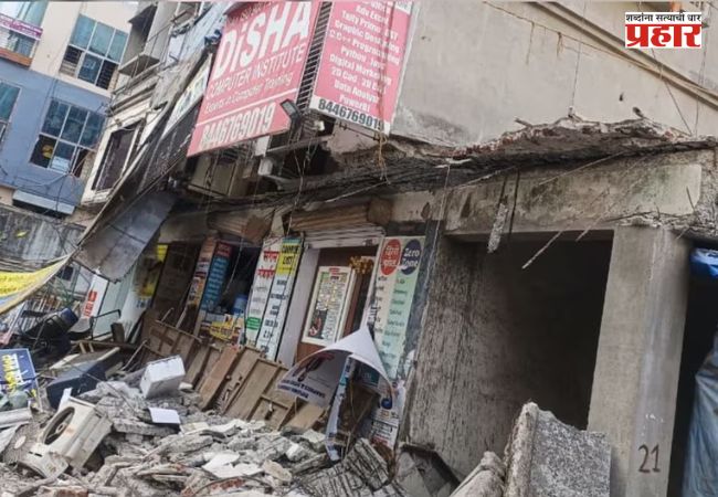 Mumbai: भांडुप रेल्वे स्टेशनच्या परिसरात इमारतीचा भाग कोसळला