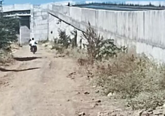 शीव रेल्वे स्थानकाजवळील पोहोच रस्त्याच्या बांधकामाचा खर्च वाढला