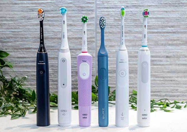 बाथरूममध्ये फुटला टूथब्रश, सगळीकडे धूरच धूर; महिलेने दिली धक्कादायक माहिती