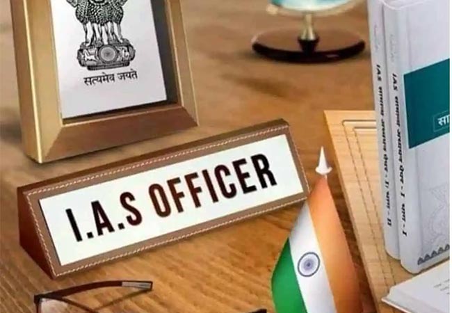 राज्यात आठ सनदी अधिकाऱ्यांच्या बदल्या