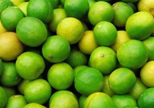 उन्हाळा येताच लिंबू महागले