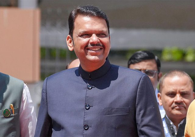 'अमरावतीमध्ये हनुमान गढी धार्मिक पर्यटन केंद्राची उत्कृष्ट निर्मिती करावी'