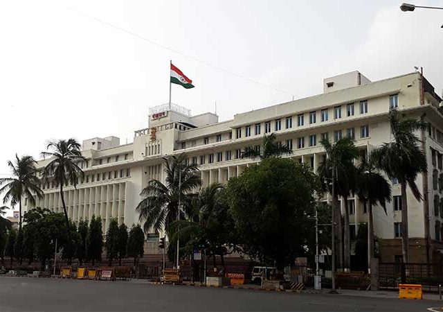 मागासवर्गीय शासकीय वसतिगृहांना महापुरुषांची नावे देण्याचा सामाजिक न्याय विभागाचा निर्णय