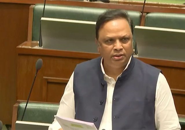 राज्यात अल्पवयीन मुलांच्या सोशल मीडिया वापरावर नियंत्रण येणार