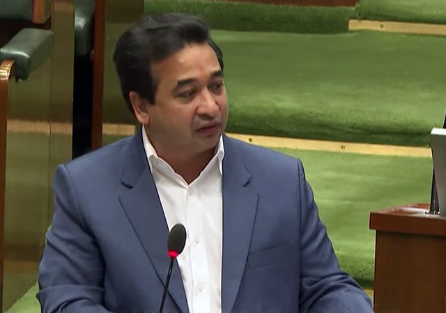 'मत्स्य उत्पादन आणि जलवाहतुकीत महाराष्ट्र वर्षभरात पहिल्या तीन राज्यांत असेल'