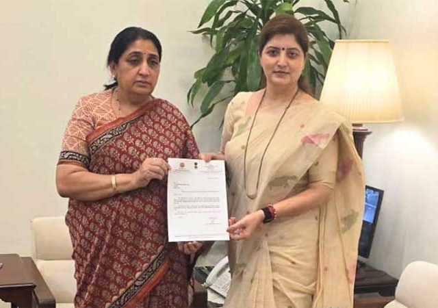 सुनेत्रा पवार यांनी स्वीकारला चाकणकर यांचा राजीनामा