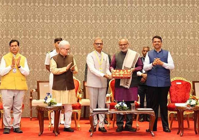 'जैन समाजाची सेवा, त्याग, अहिंसेची परंपरा समाजासाठी प्रेरणादायी'