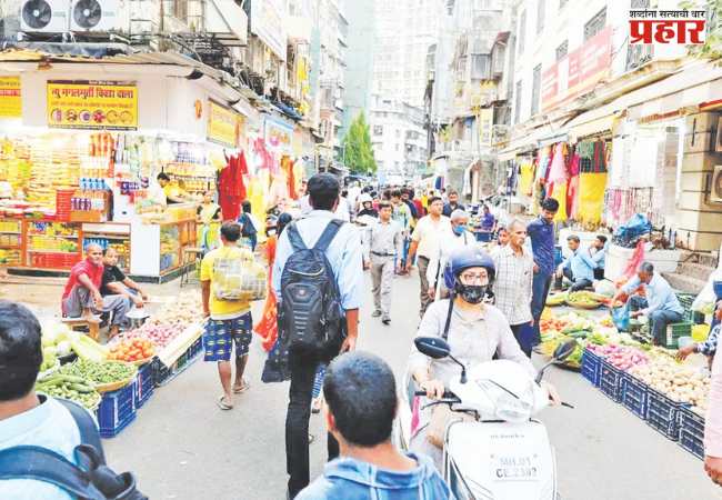 फेरीवाल्यांवरील कारवाईत सहायक आयुक्तांची बोटचेपी भूमिका