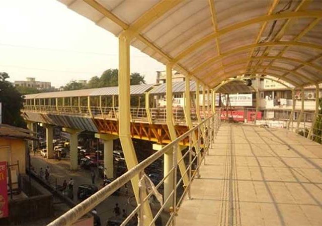 बोरीवली स्थानकाला जोडणाऱ्या स्कायवॉकवर बसवणार सरकता जिना