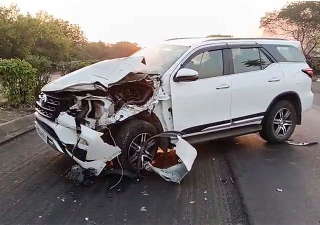 Car Accident : काँग्रेस खासदाराच्या गाडीला अपघात, खासदार जखमी