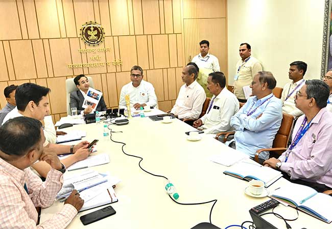 मच्छिमार आणि महिला कामगारांसाठी विश्रामगृह तातडीने खुले करण्याचे मंत्री नितेश राणे यांचे निर्देश