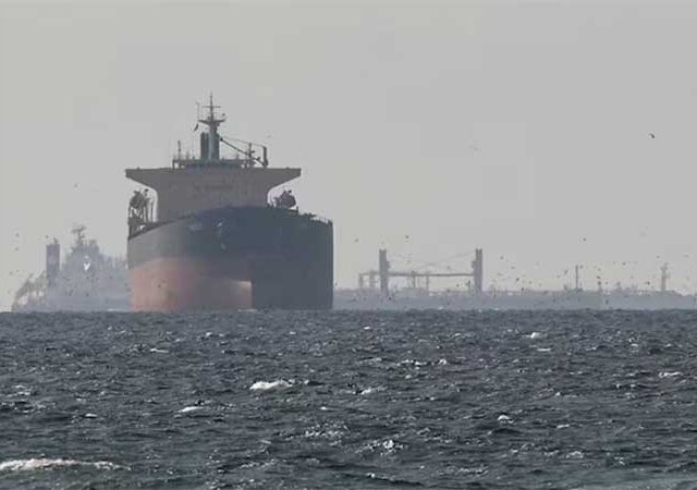 भारतीय तेलवाहक जहाजांचा होर्मुझच्या सामुद्रधुनीतून सुरक्षित प्रवास सुरू