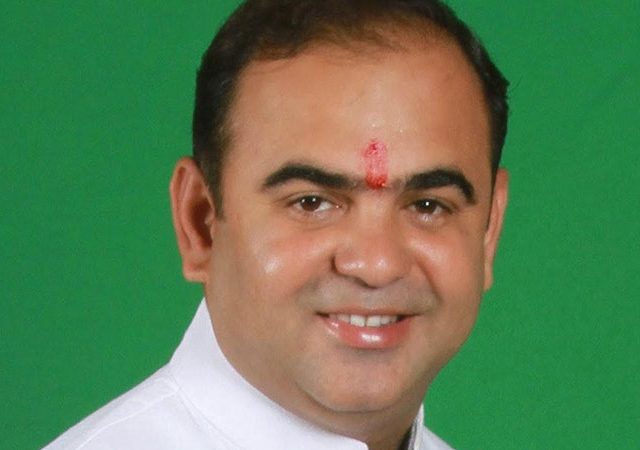 अमरावतीतील रखडलेल्या प्रकल्पांचा महिनाभरात आढावा; जिल्हाधिकाऱ्यांसोबत विशेष बैठक घेण्याचे मंत्री रावल यांचे संकेत