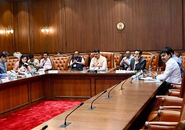 मुंबई वॉटर मेट्रो जलवाहतूक प्रकल्पाला गती देण्याचे मुख्यमंत्री देवेंद्र फडणवीसांचे निर्देश