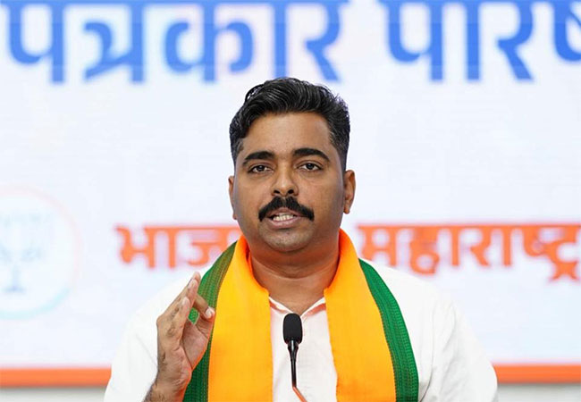 Navnath Ban PC : उद्धव ठाकरे विधान परिषदेवर जाऊ नयेत यासाठी संजय राऊतांचे प्रयत्न