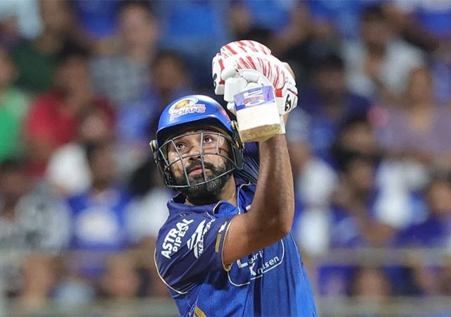 कोलकाता नाईट रायडर्सला हरवत मुंबई इंडियन्सने वानखेडेवर मिळवला ऐतिहासिक विजय