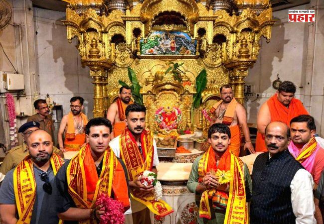 T20 World Cup 2026 : इंग्लंड विरुद्धच्या उपांत्य सामन्यापूर्वी खेळाडूंनी घेतला बाप्पाचा आशीर्वाद