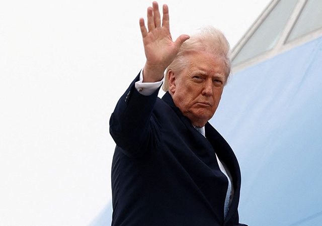 ट्रम्पचे विमान सापडले संकटात, नागरी विमान जवळ येऊ लागताच अमेरिकेच्या हवाई दलाने केली धावपळ