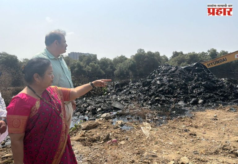 Kishori Pednekar: विरोधी पक्षात बसताच उबाठाच्या पेडणेकर आधीच पोहोचल्या नाल्याच्या काठावर