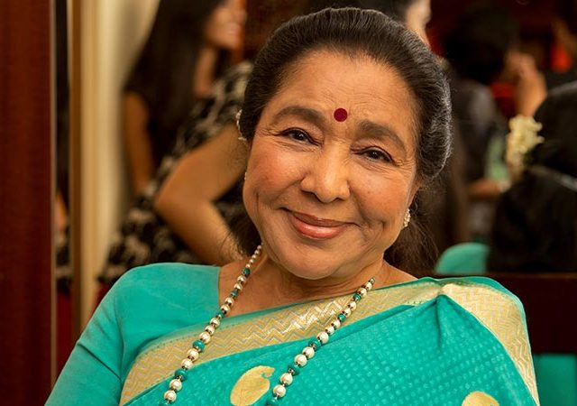 Asha Bhosle Heart Attack : प्रसिद्ध पार्श्वगायिका आशा भोसलेंना हृदयविकाराचा झटका, रुग्णालयात दाखल