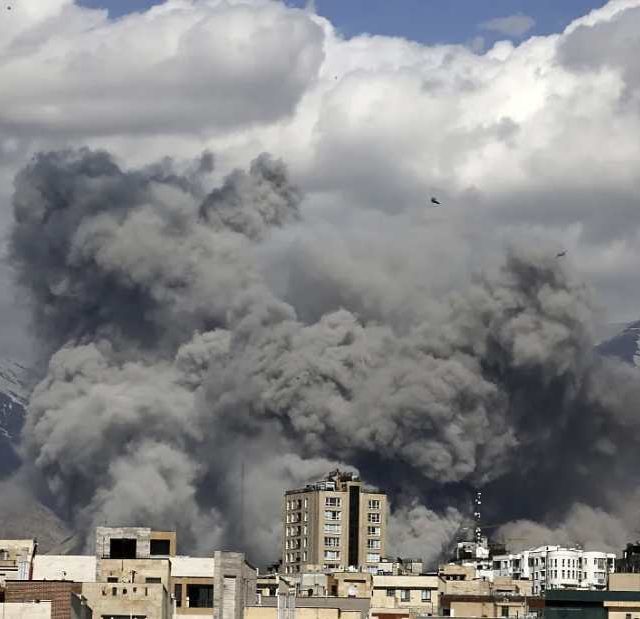 Attack on Iran's Lavan Island oil refinery : युद्धविरामानंतर काही तासांतच इराणच्या लावन बेटावरील तेल रिफायनरीवर हल्ला