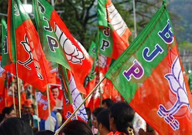 MLC Election BJP List : भाजपकडून परिषदेवर सुनिल कर्जतकर, माधवी नाईक, संजय भेंडे, विवेक कोल्हे, प्रमोद जठार