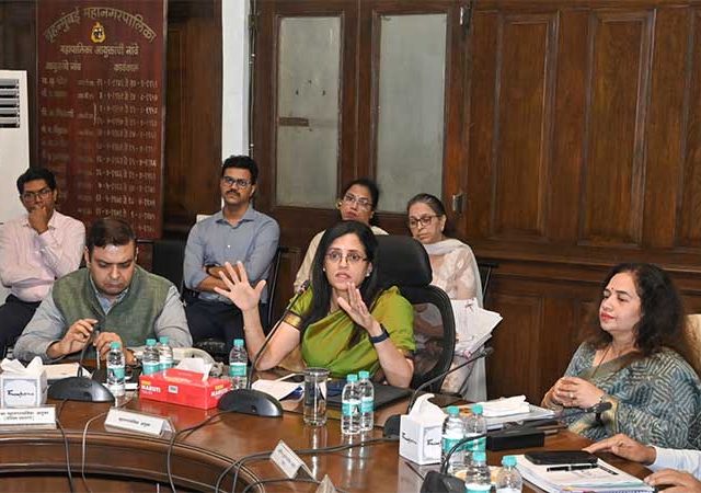 BMC : स्थानिक समस्यांबाबत लोकप्रतिनिधींशी संवाद ठेवा