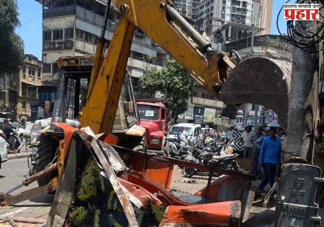 Mumbai News : डोंगरीतील ९ अनधिकृत दुकानांवर महापालिकेचा हातोडा