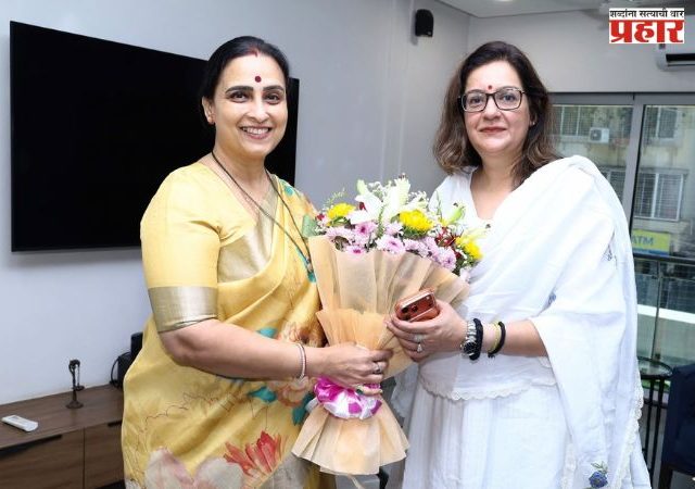 Chitra Wagh : उबाठाच्या माजी खासदारानं घेतली चित्रा वाघ यांची भेट