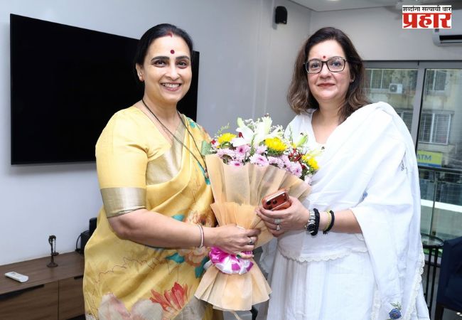 Chitra Wagh : उबाठाच्या माजी खासदारानं घेतली चित्रा वाघ यांची भेट