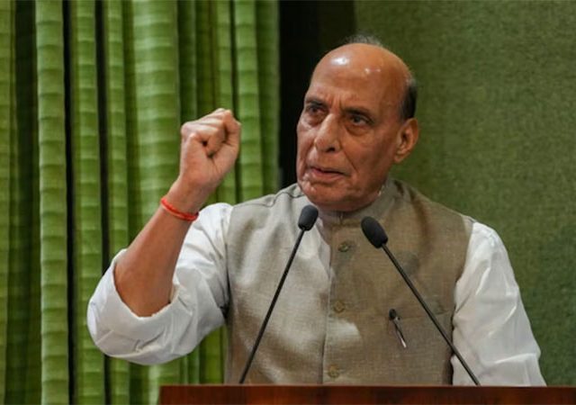 गडबड कराल तर पस्तावाल असा धडा शिकवू, संरक्षण मंत्री राजनाथ सिंह यांचा पाकिस्तानला इशारा