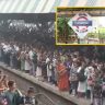 Mumbai Local Update : दुसऱ्या दिवशीही मध्य रेल्वे विस्कळीत; दिवा स्थानकात प्रचंड गर्दी