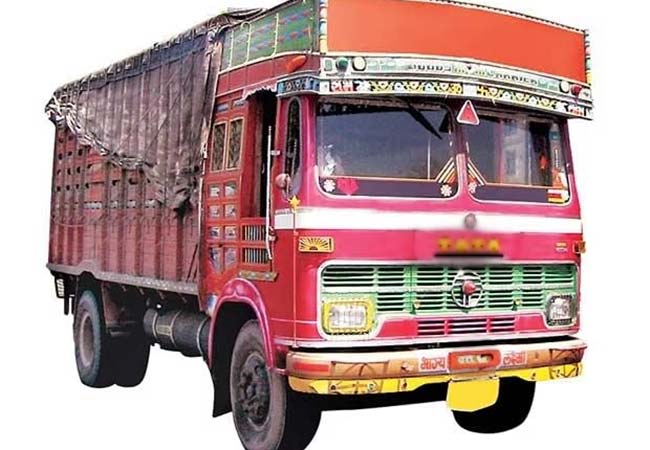 Maharashtra : अवजड वाहनांमध्ये क्लीनर बंधनकारक नाही, महाराष्ट्र सरकारचा ऐतिहासिक निर्णय