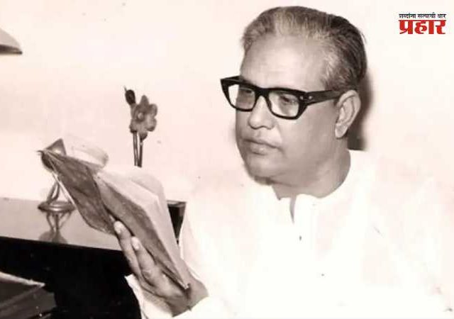 “रहें न रहें हम, महका करेंगे...”