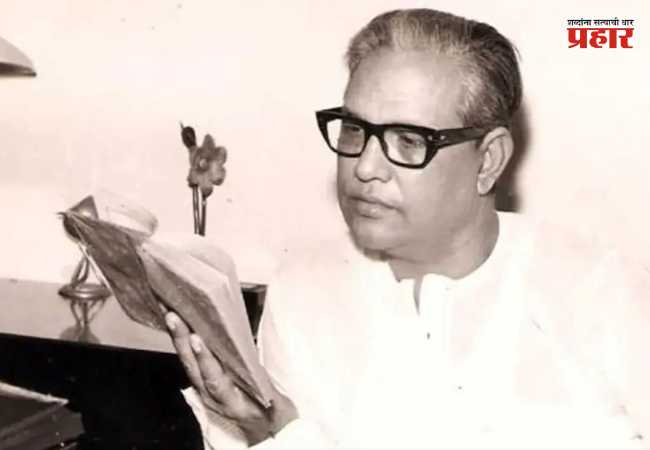 “रहें न रहें हम, महका करेंगे…”