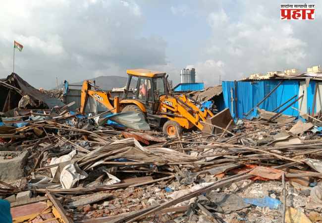 Mankhurd : मानखुर्द येथील सरकारी जमिनीवरील बाराशे अनधिकृत बांधकामावर पालिकेचा हातोडा, तब्बल अकरा एकर जमीन अतिक्रमणमुक्त  उपनगरचे सह पालकमंत्री श्री. मंगलप्रभात लोढा यांच्या पाठपुराव्याला यश