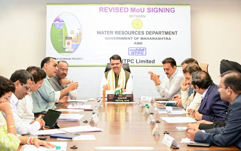 रायगड जिल्ह्यातील अंबा व कुंभे उदंचन जलविद्युत प्रकल्प क्षमतावाढीसाठी CM देवेंद्र फडणवीस यांच्या उपस्थितीत 'एनटीपीसी'शी सुधारित सामंजस्य करार