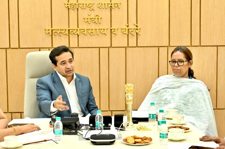 मच्छीमारांच्या प्रश्नांबाबत शासन सकारात्मक - मस्त्ययव्यवसाय व बंदरे मंत्री नितेश राणे; प्लास्टीक मुक्त कोळीवाडा मोहीम राबविण्याचे आवाहन