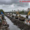 Mithi River : मिठी नदीत डेब्रीज टाकून वाढवले जाते गाळाचे वजन